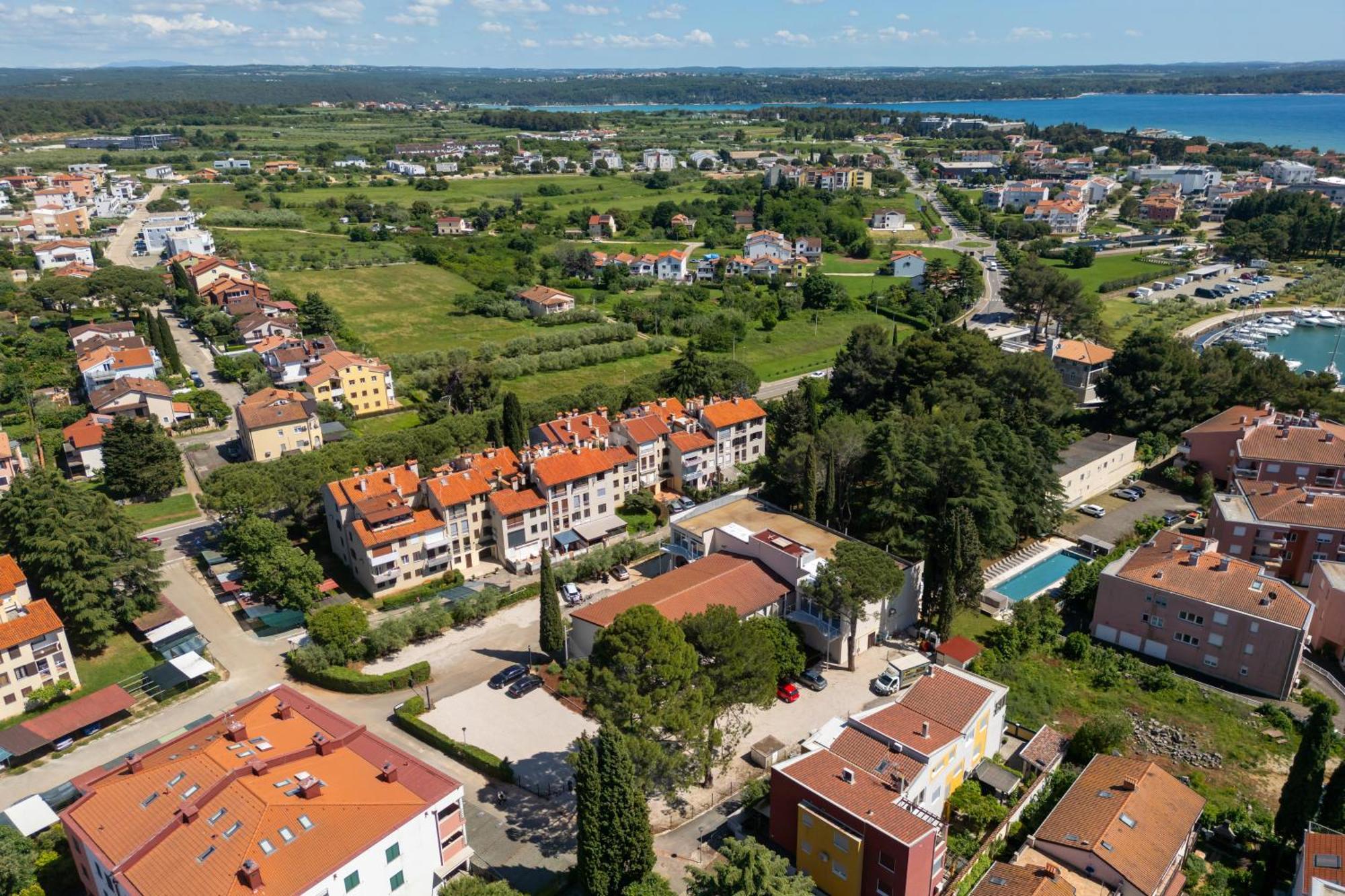 Hotel Emaus Novigrad  ภายนอก รูปภาพ