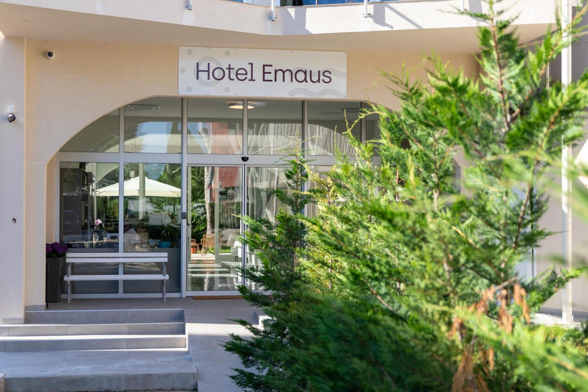 Hotel Emaus Novigrad  ภายนอก รูปภาพ