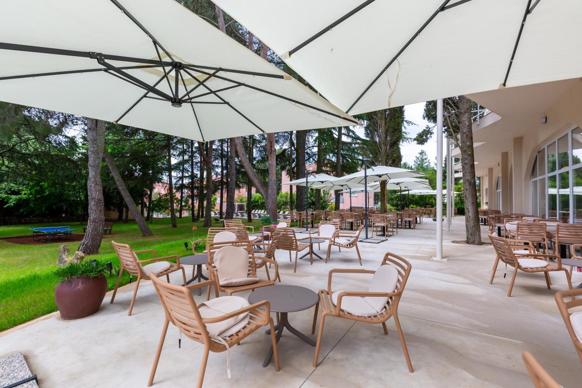 Hotel Emaus Novigrad  ภายนอก รูปภาพ