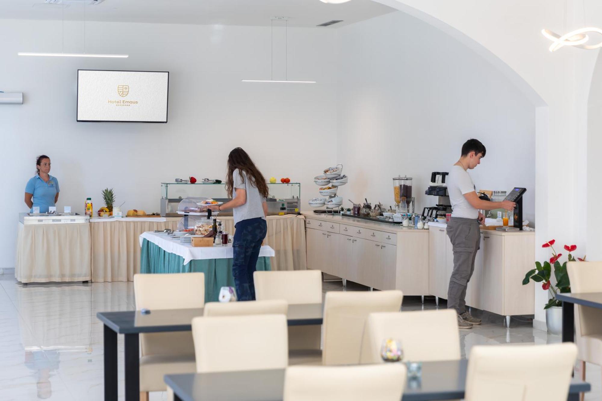 Hotel Emaus Novigrad  ภายนอก รูปภาพ