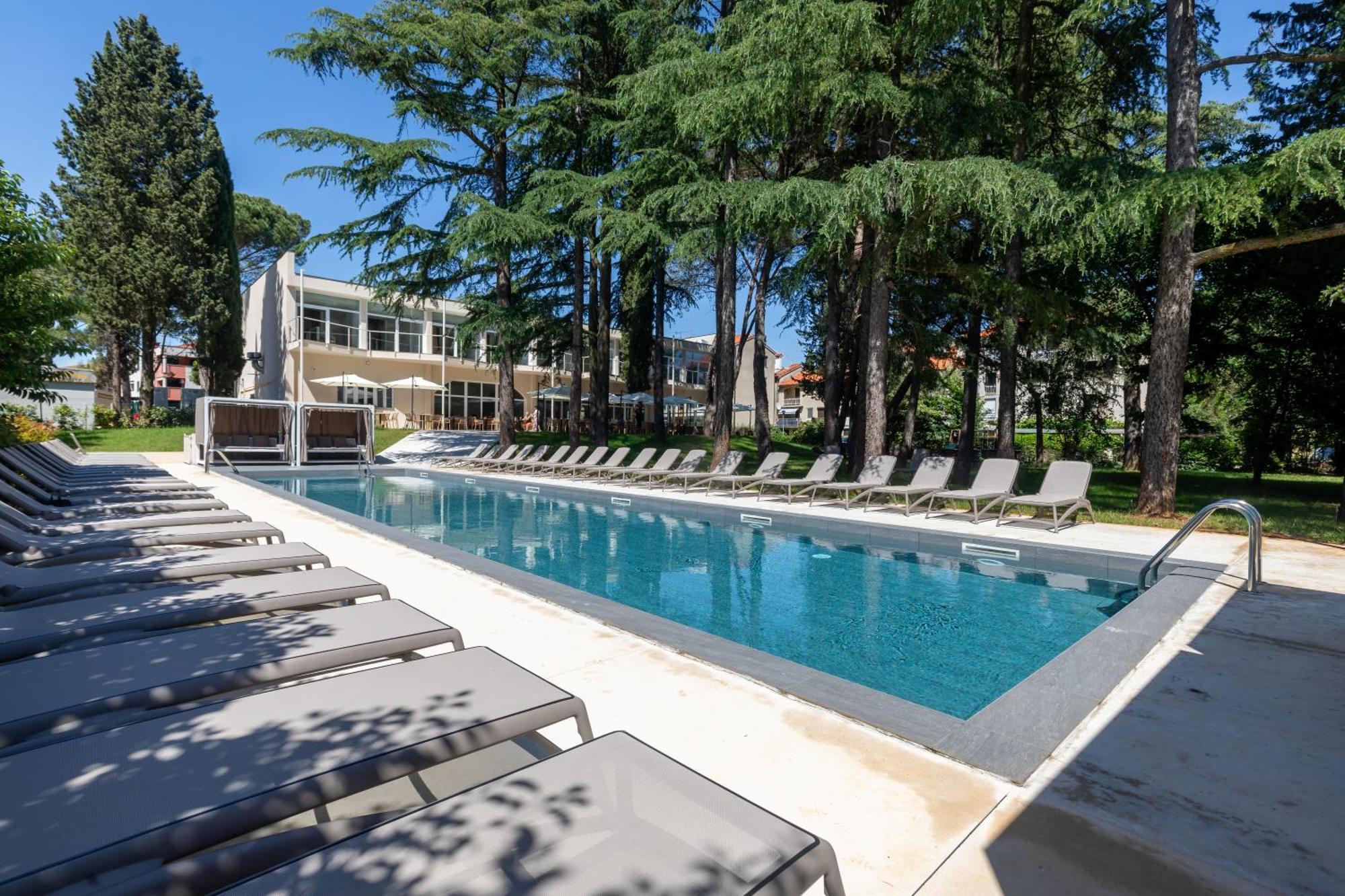Hotel Emaus Novigrad  ภายนอก รูปภาพ