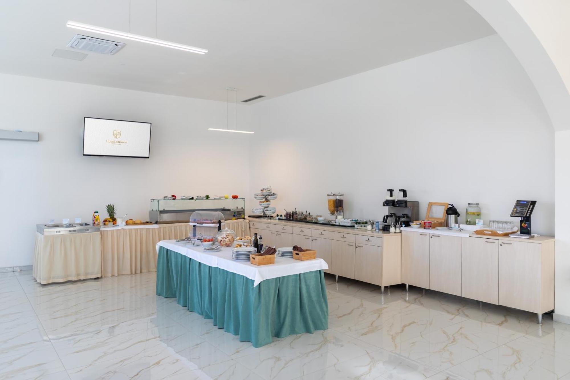 Hotel Emaus Novigrad  ภายนอก รูปภาพ
