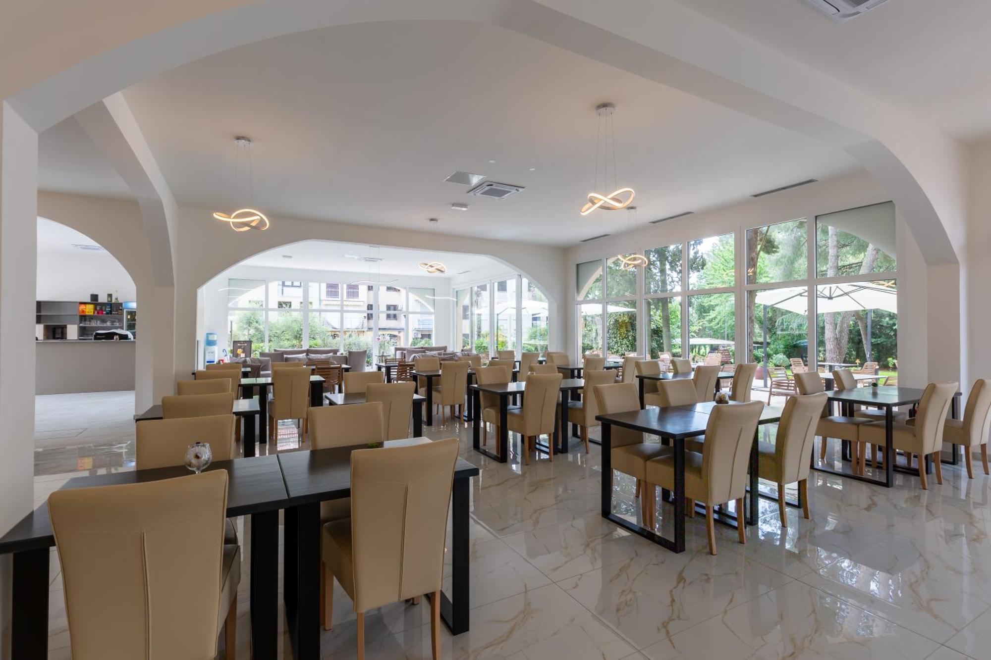 Hotel Emaus Novigrad  ภายนอก รูปภาพ