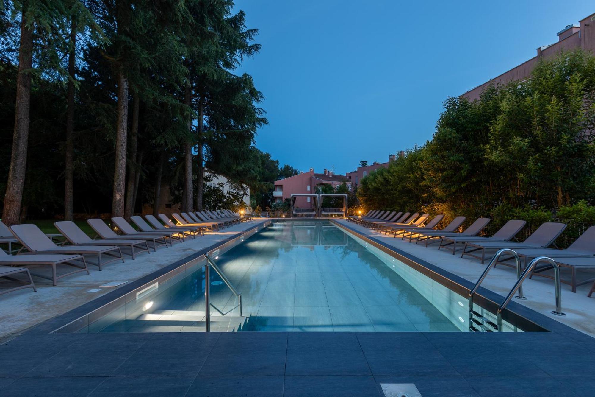 Hotel Emaus Novigrad  ภายนอก รูปภาพ