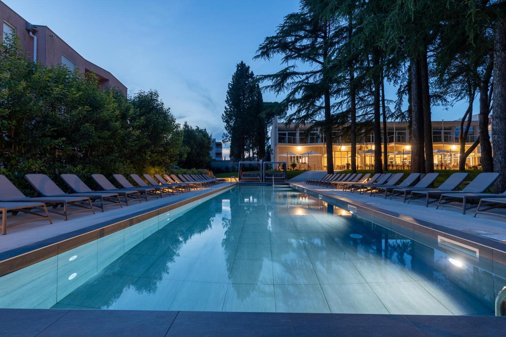 Hotel Emaus Novigrad  ภายนอก รูปภาพ