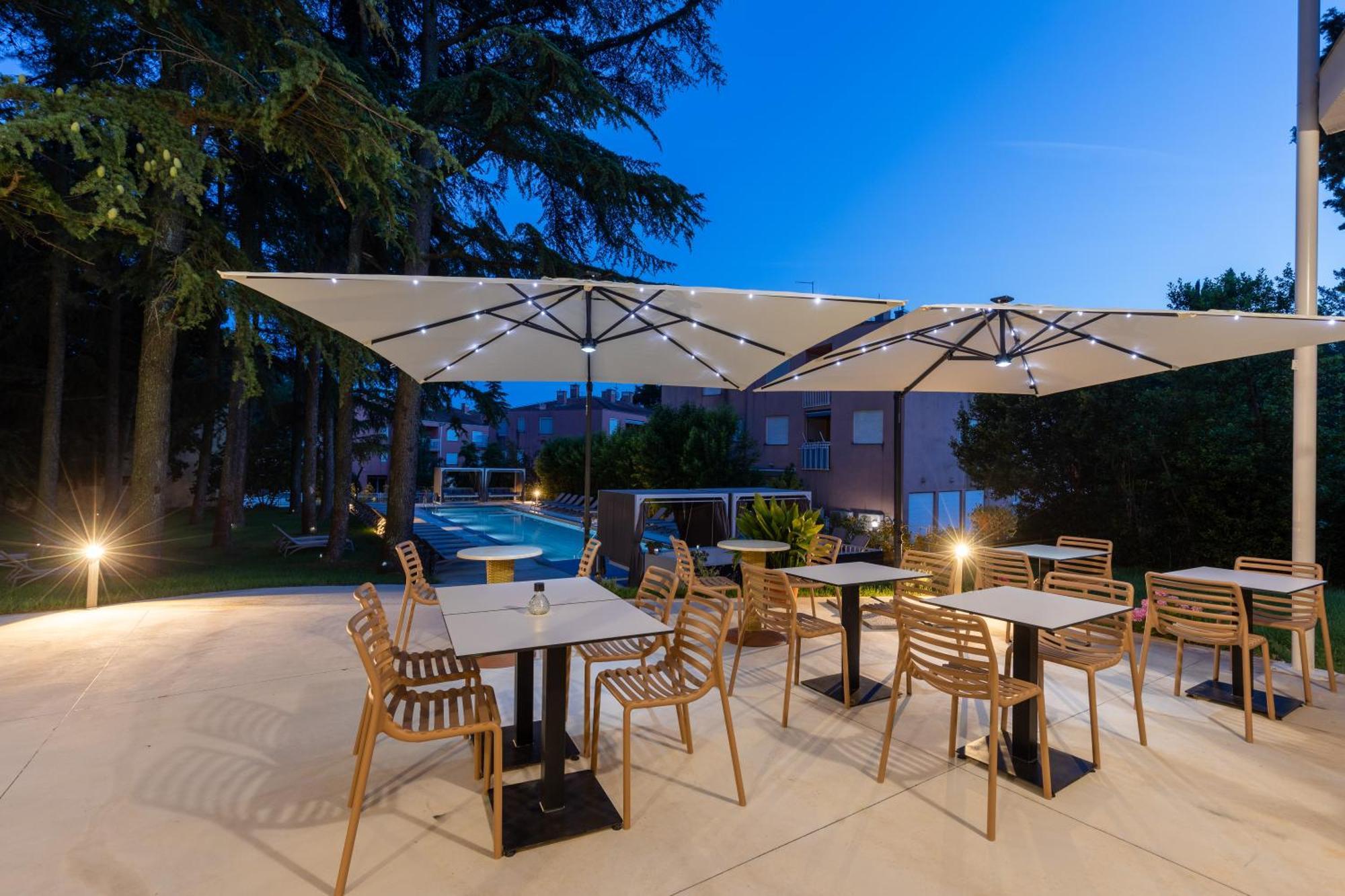 Hotel Emaus Novigrad  ภายนอก รูปภาพ