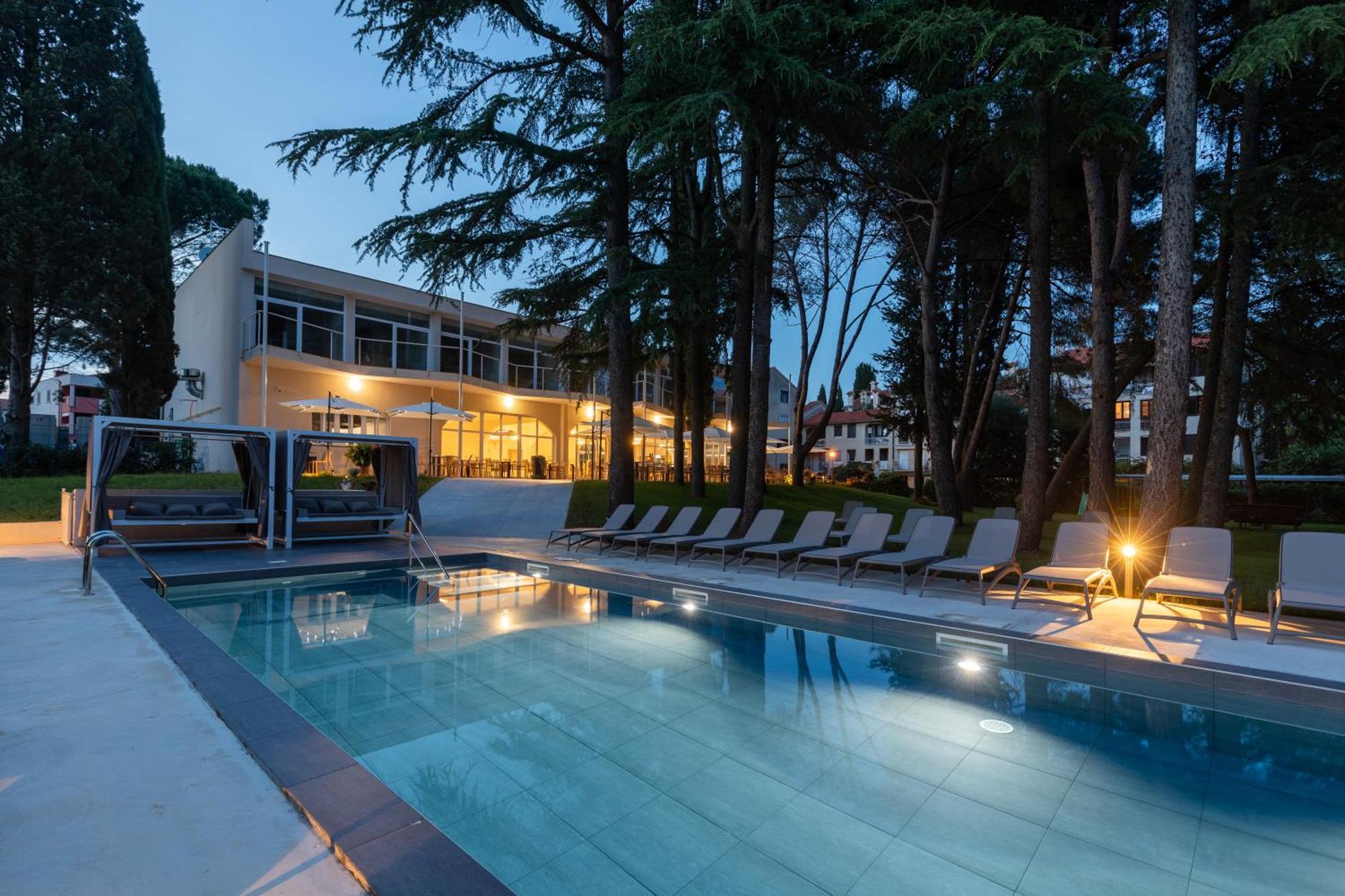 Hotel Emaus Novigrad  ภายนอก รูปภาพ