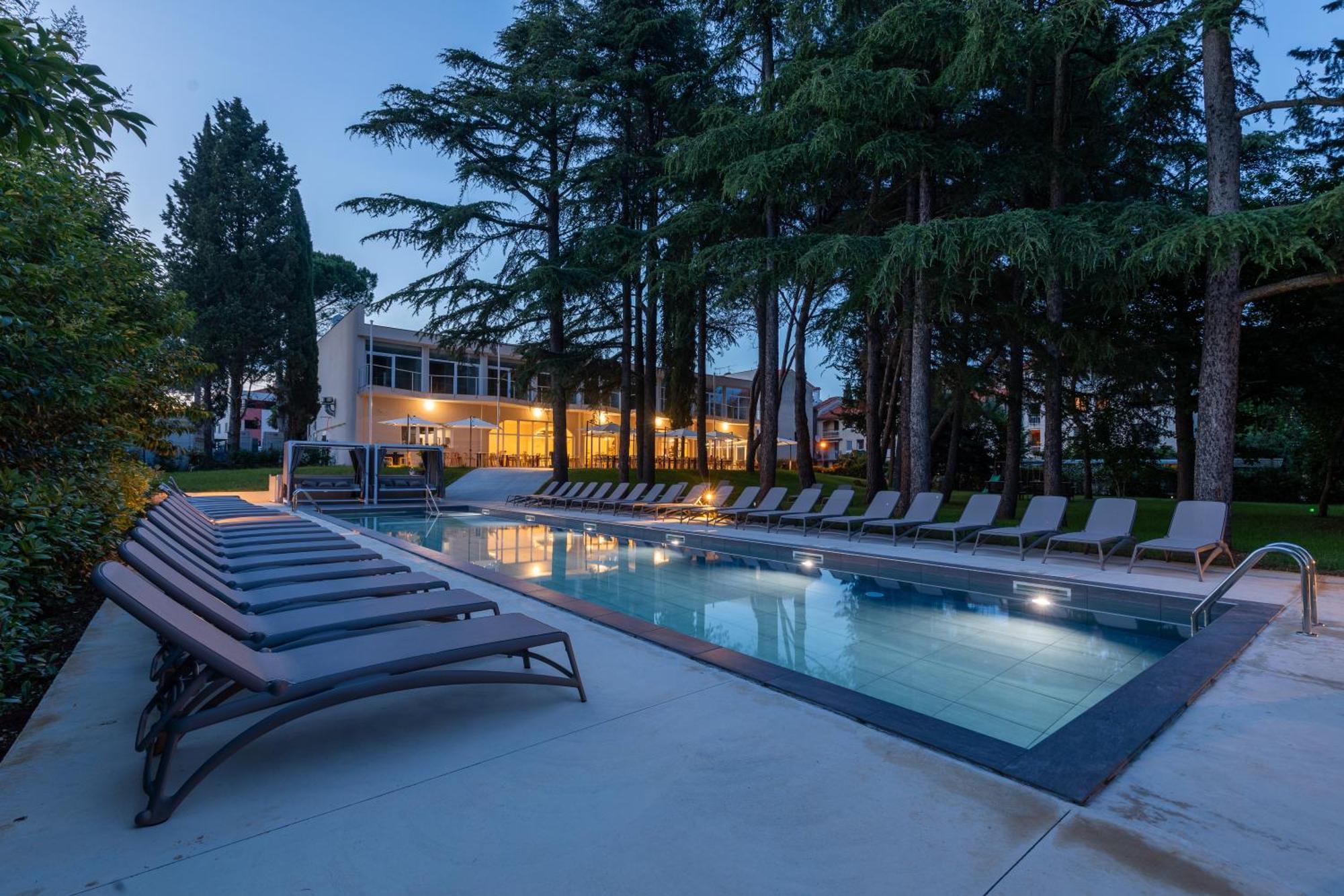 Hotel Emaus Novigrad  ภายนอก รูปภาพ